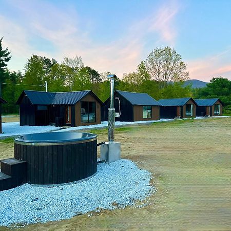 Emrose Luxury Cabins Brandon Exterior photo