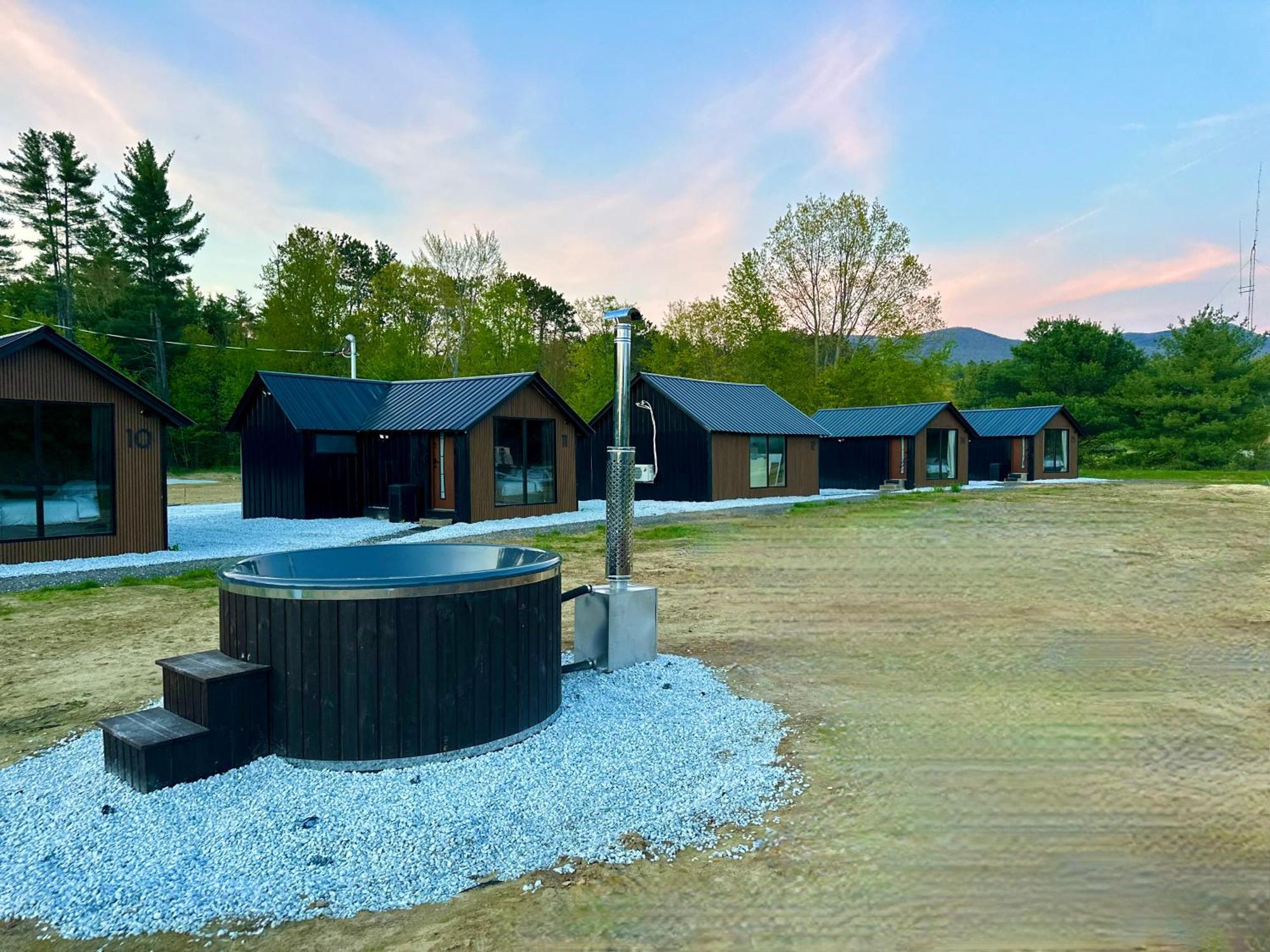 Emrose Luxury Cabins Brandon Exterior photo